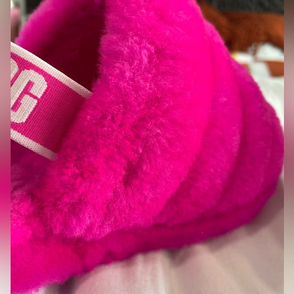 Uggs hot pink sliders - Picture 6 of 8